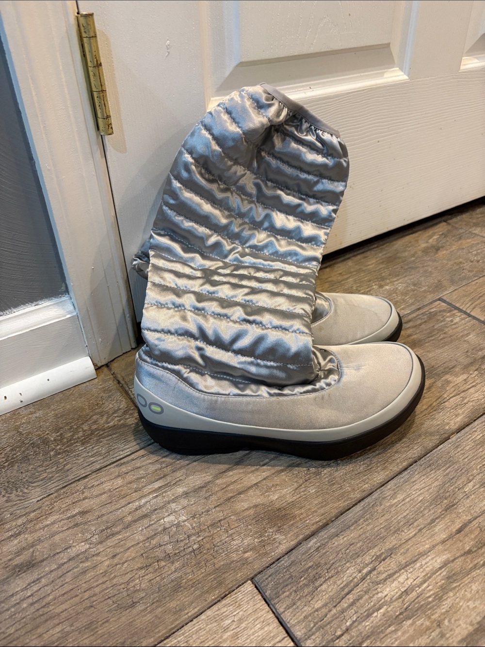 Oofos Oomg tall Women's Silver Quilted Winter Boots size 9